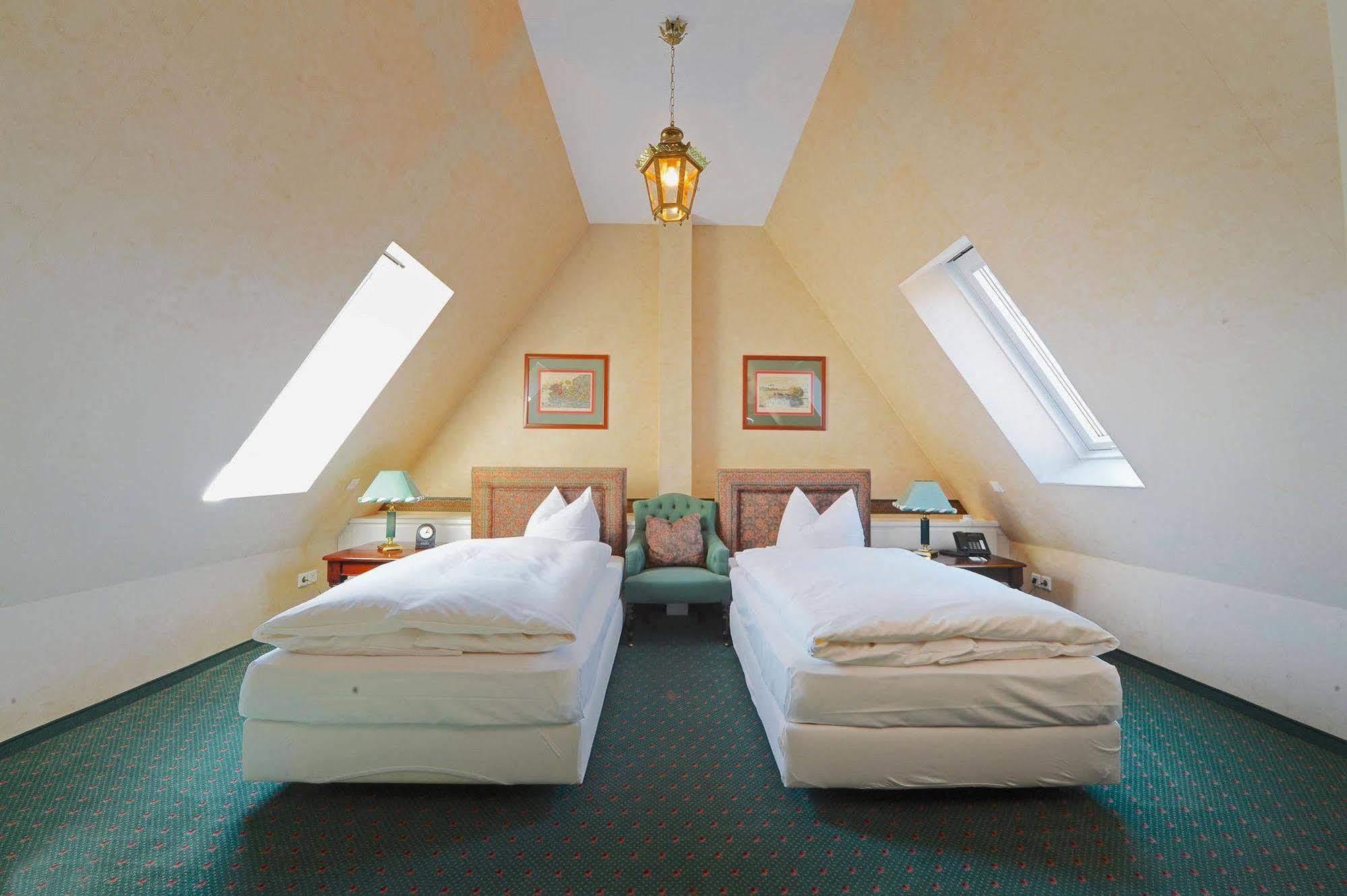 Schlosshotel Villa Westerberge Ашерслебен Экстерьер фото