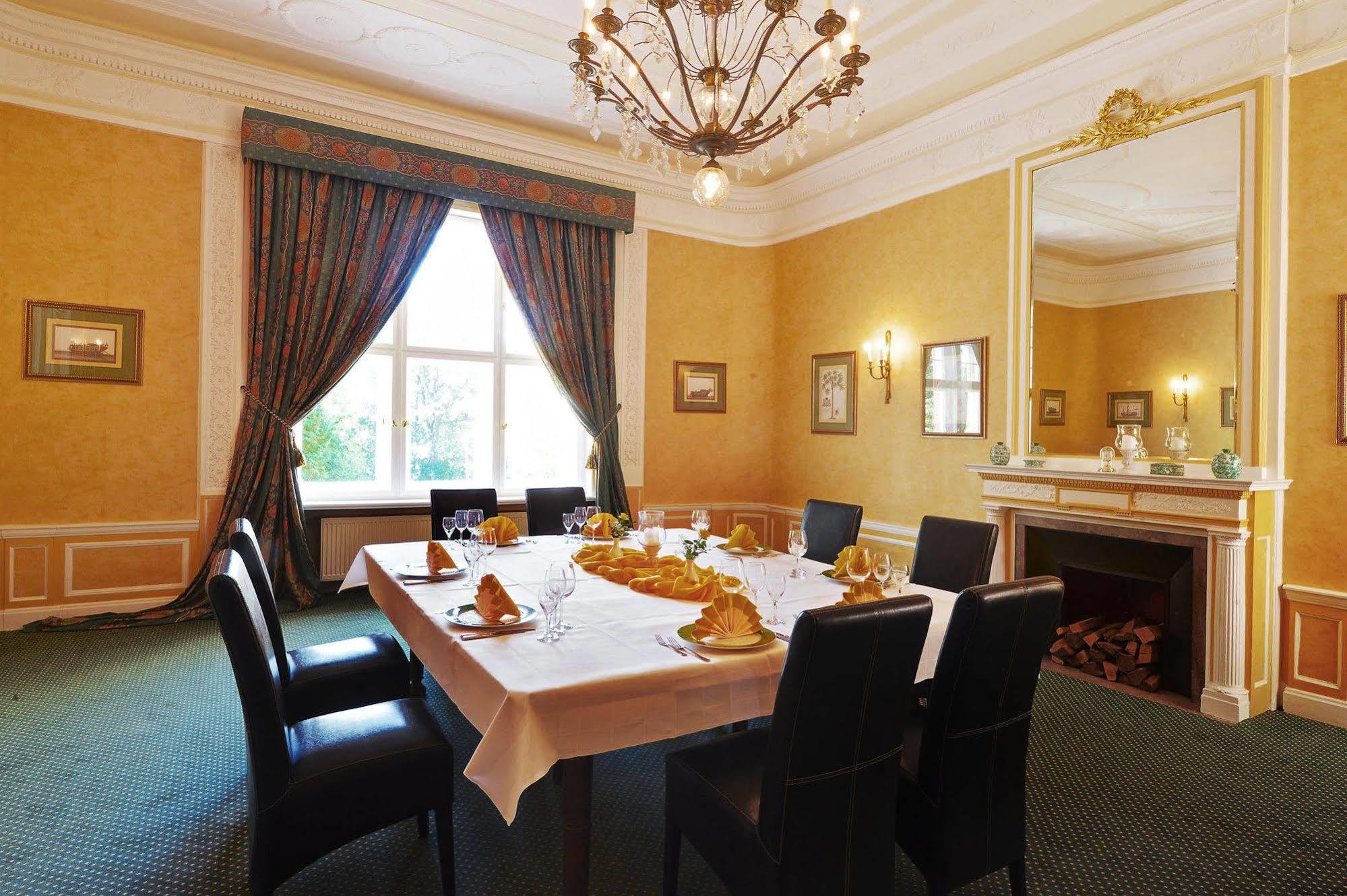 Schlosshotel Villa Westerberge Ашерслебен Экстерьер фото