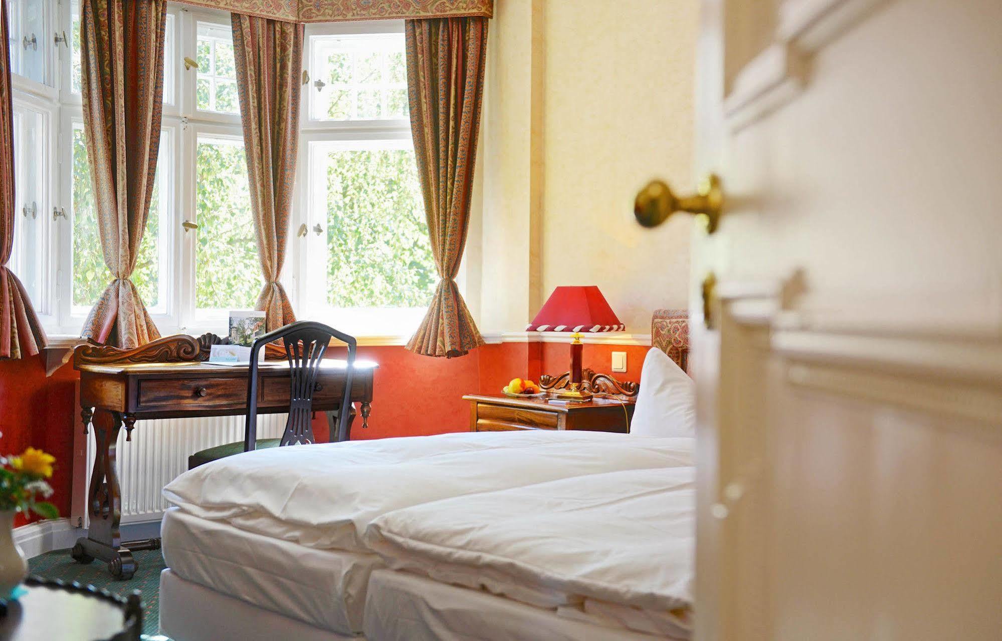 Schlosshotel Villa Westerberge Ашерслебен Экстерьер фото